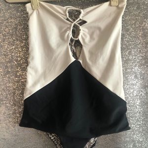 Strapless bathing suit